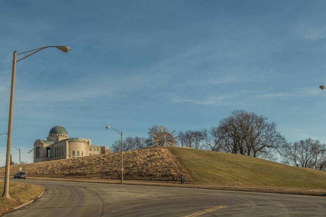 Frontdesk Confluence On 3Rd Apt Downtown Riverwalk Trails Des Moines Buitenkant foto